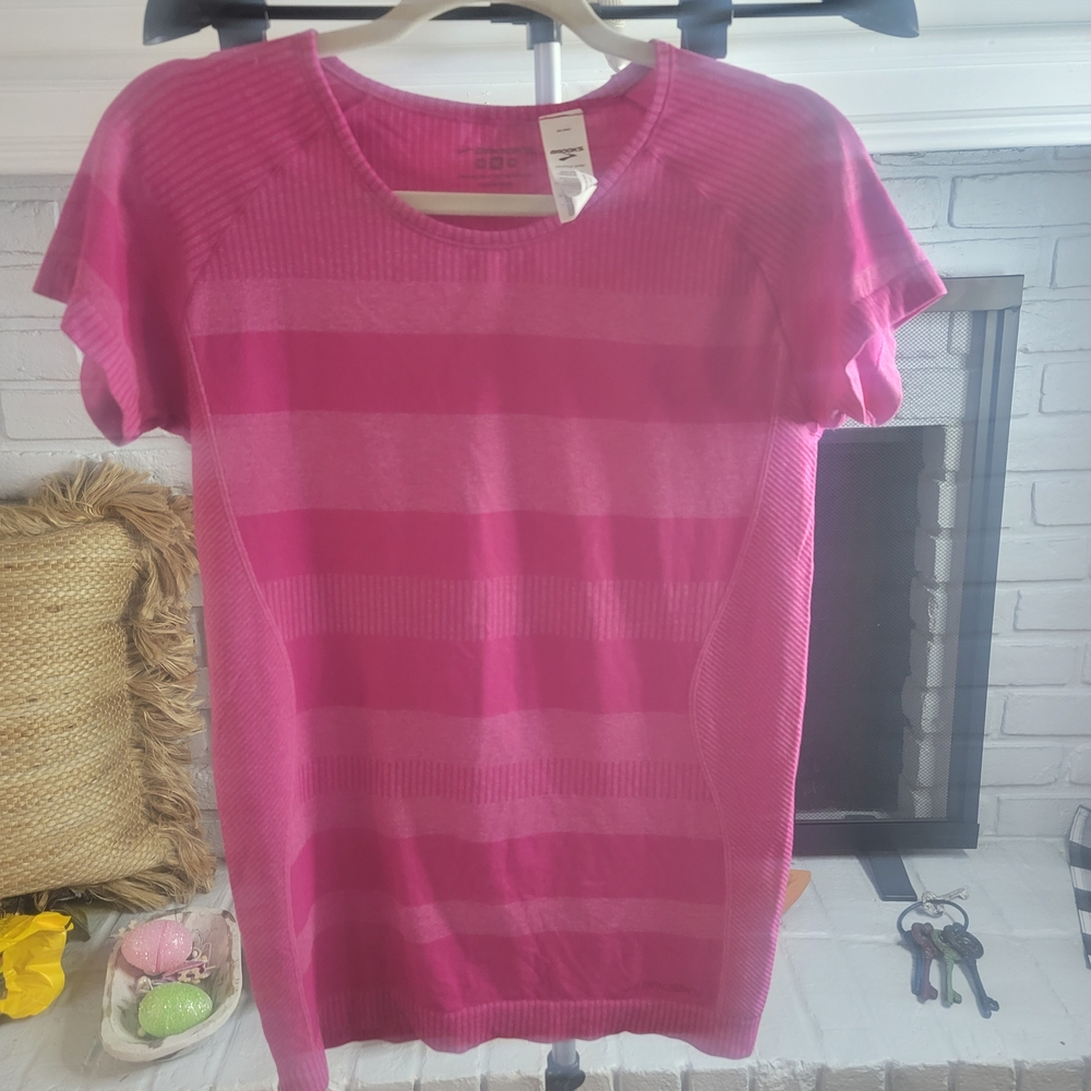 Brooks Women's Fuchsia Striped Short Sleeve Tee